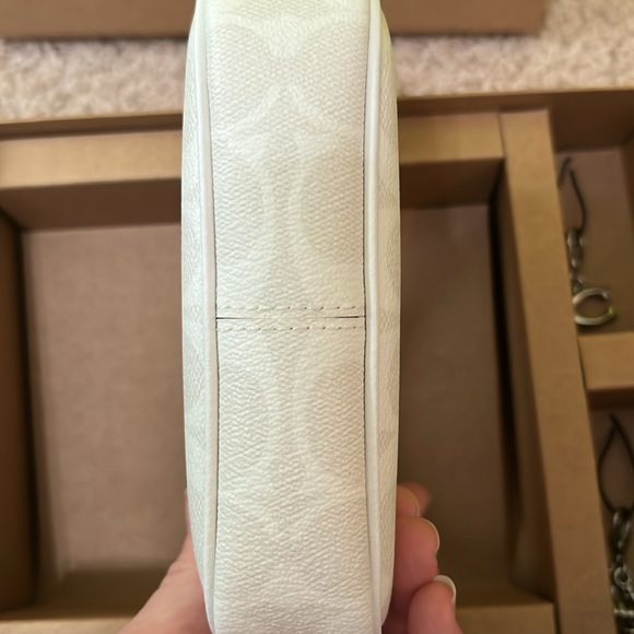 SALE Coach NWT Small Glacier White Wristlet Gift Set with Charms - Picture 8 of 9